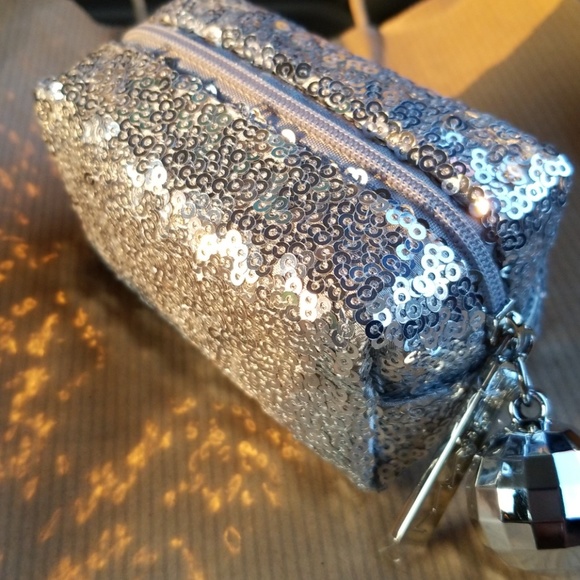 M.A.C - Picture 4 of 5